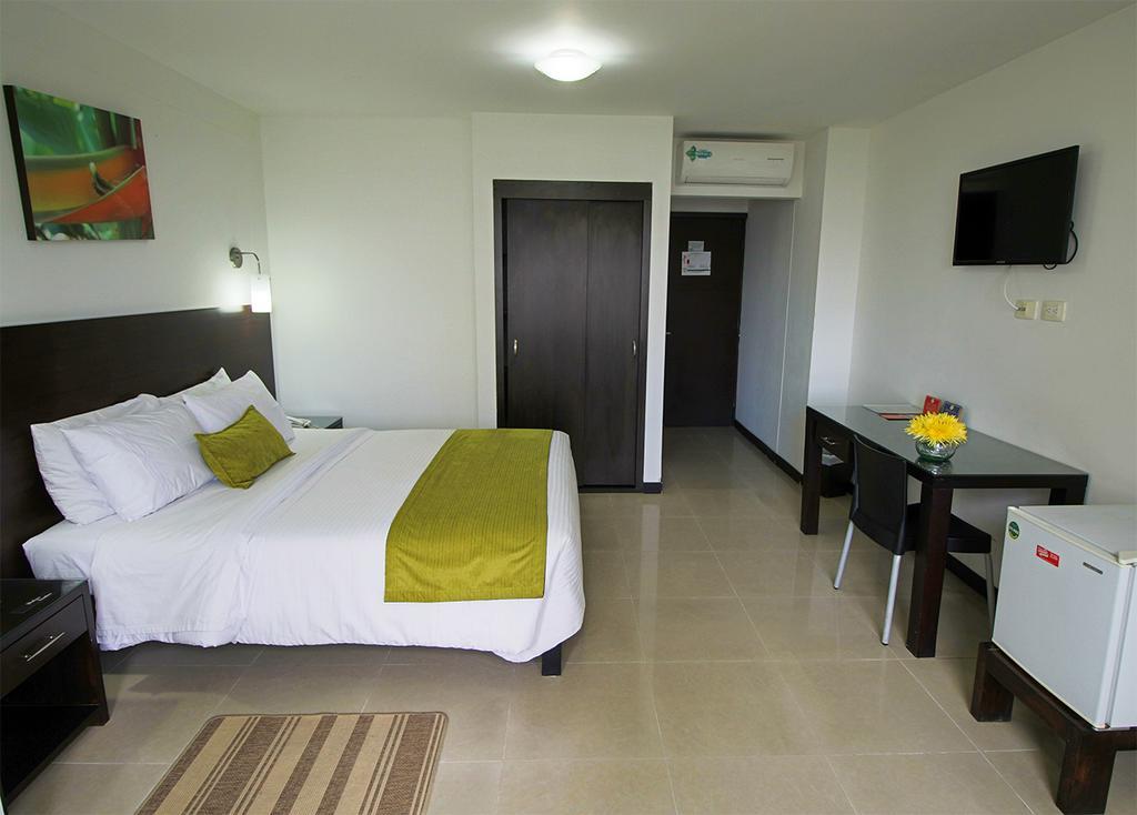 Hotel Pinares Plaza Pereira Exterior foto