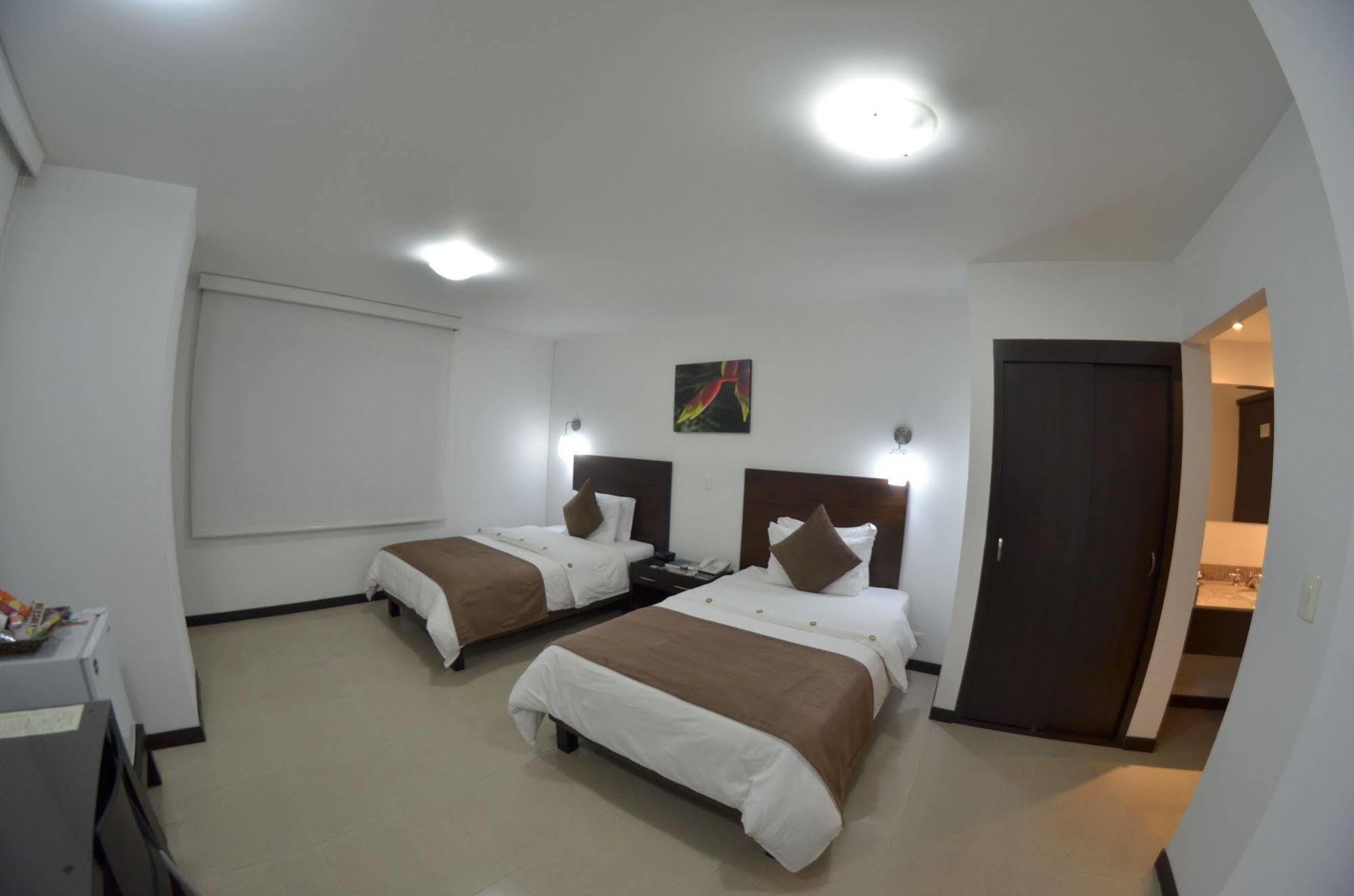 Hotel Pinares Plaza Pereira Exterior foto