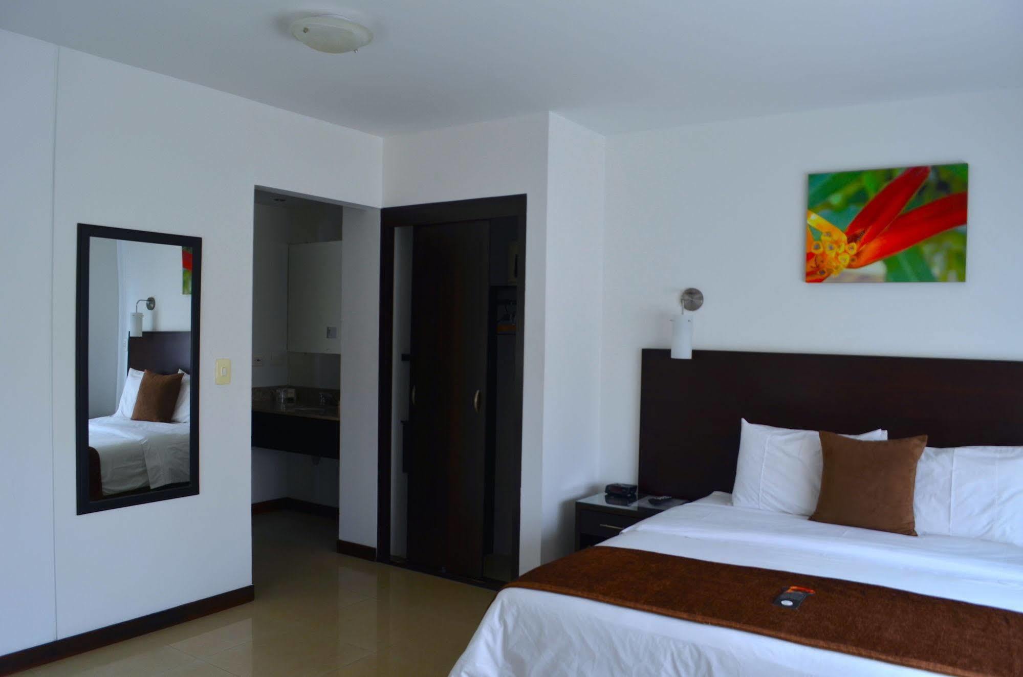 Hotel Pinares Plaza Pereira Exterior foto